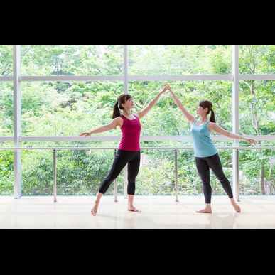 時間帯によって演出や目的が違うためヨガを楽しく体験できます