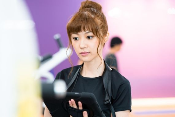 女性のトレーナー